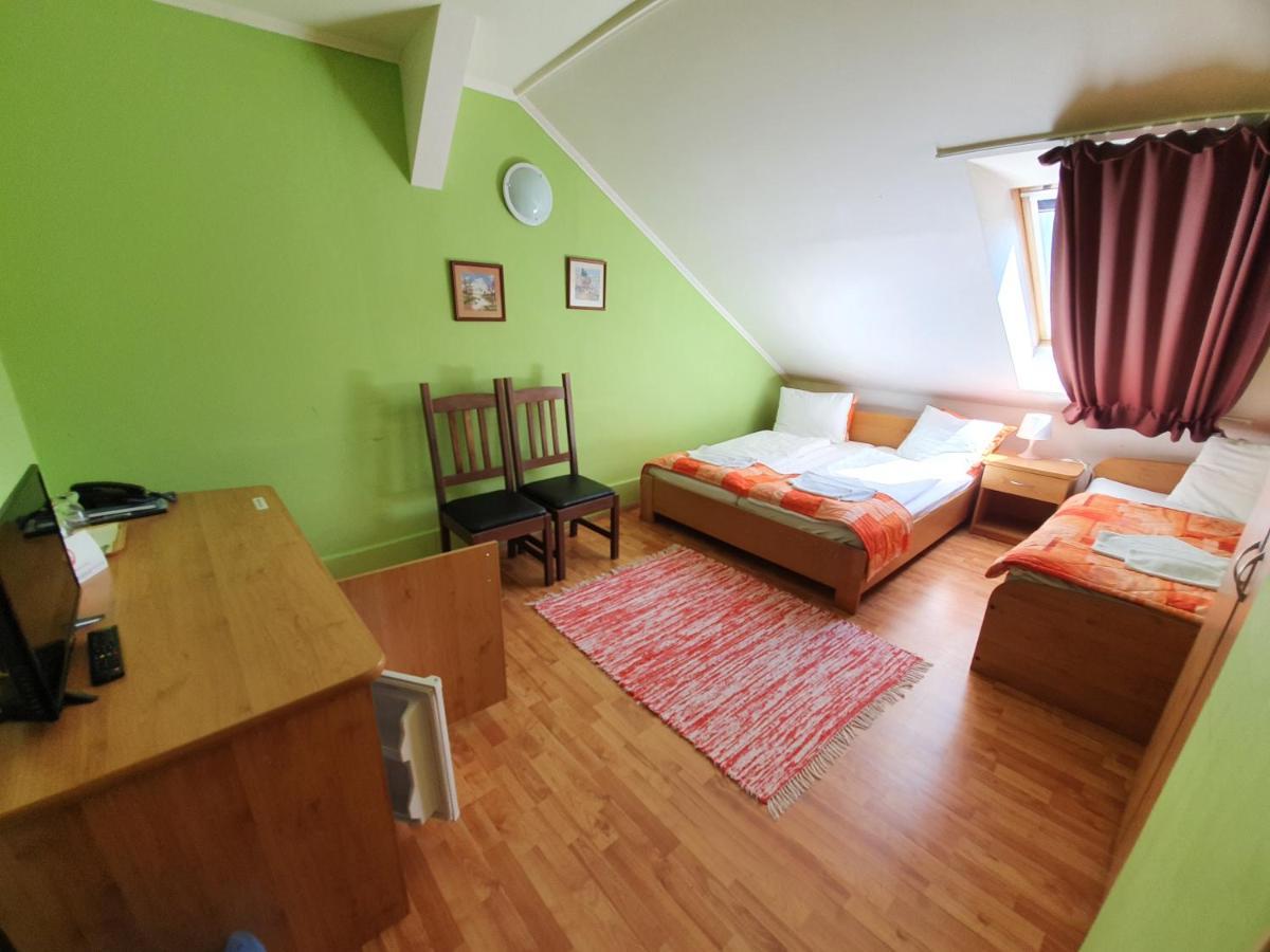 Hotel Senica, Garni Ngoại thất bức ảnh