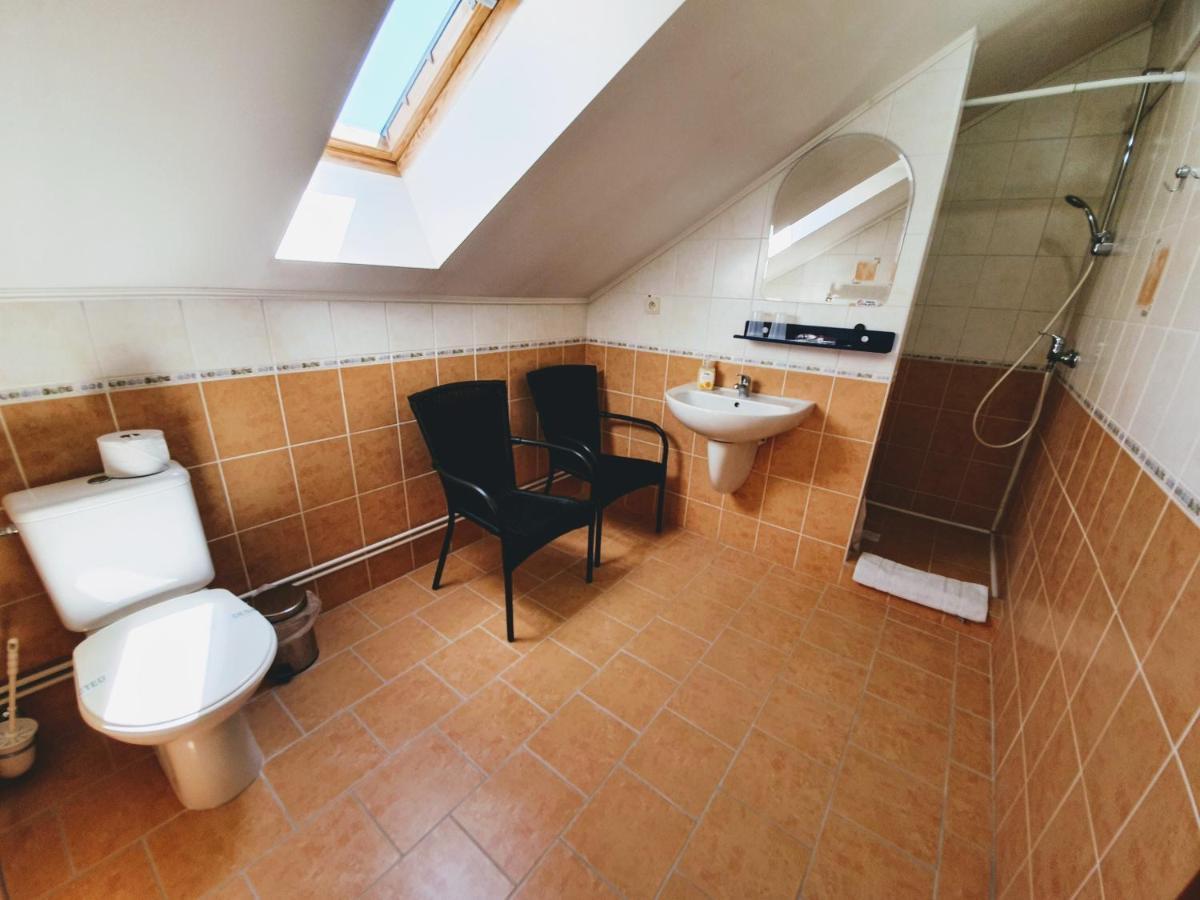 Hotel Senica, Garni Ngoại thất bức ảnh