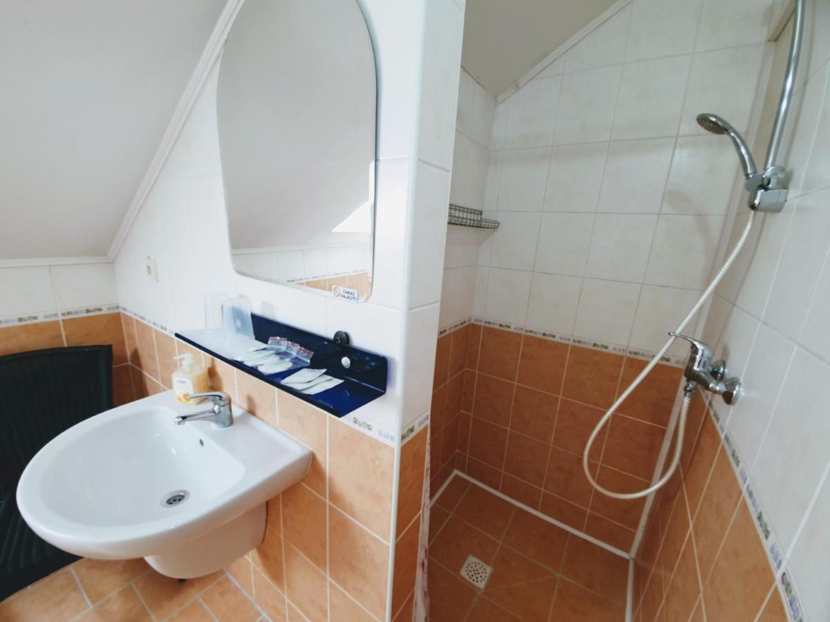 Hotel Senica, Garni Ngoại thất bức ảnh